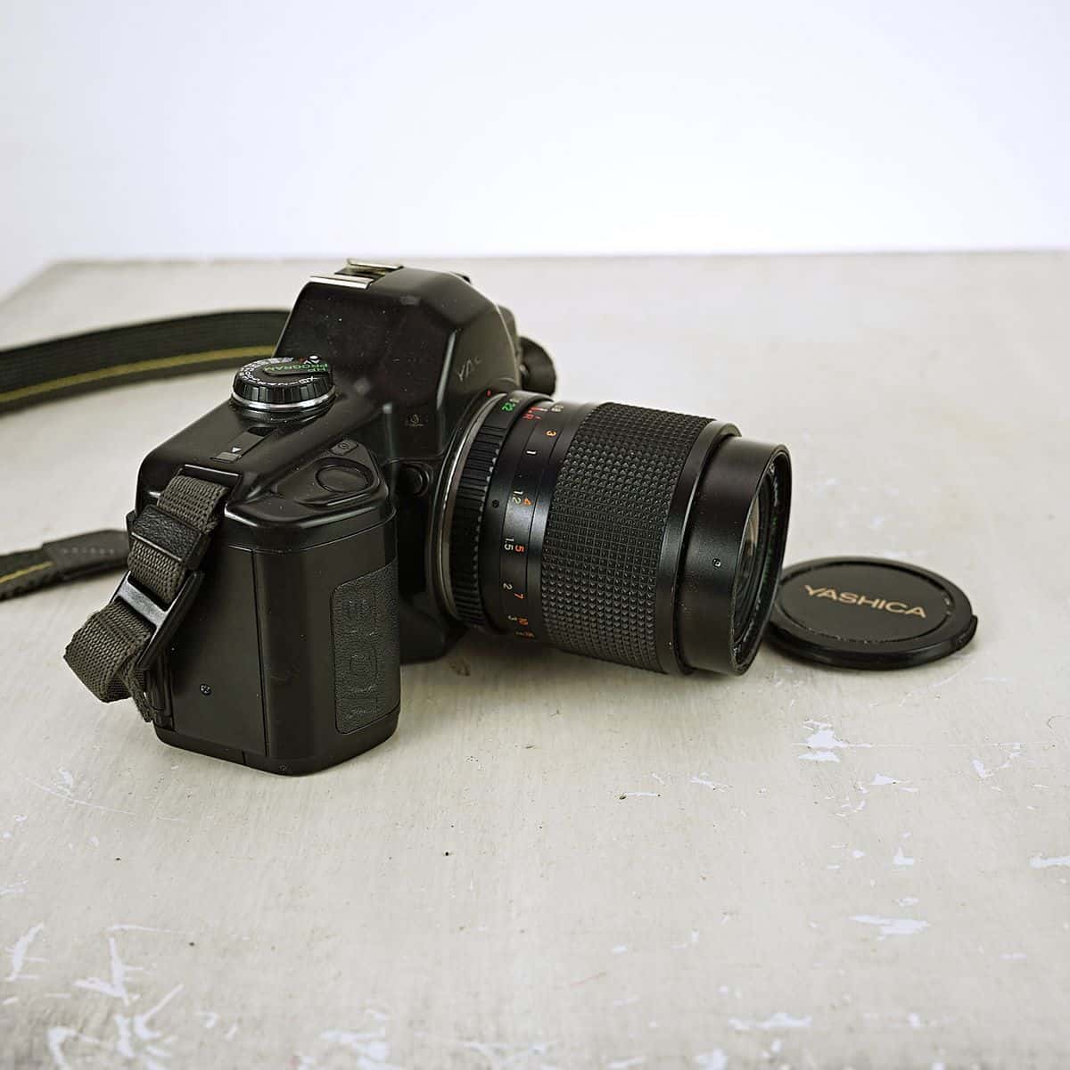 Appareil Photo Yashica 108 Multi Program – Argentique 35mm, Objectif 28-80mm F/3.9, 1990