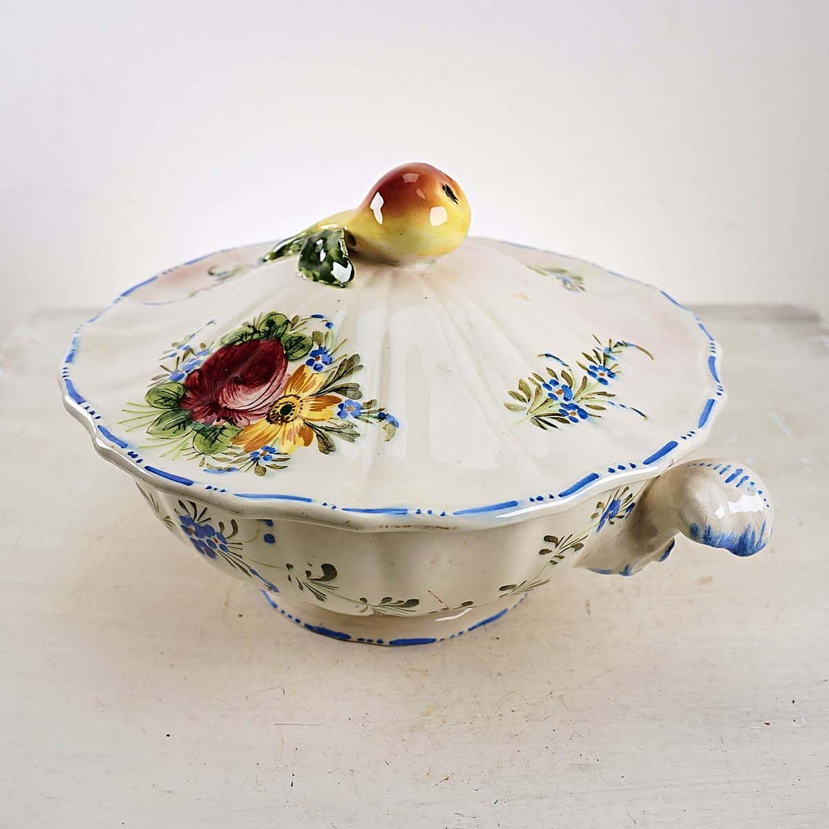 zuppiera in ceramica dipinta a mano anni 50/60