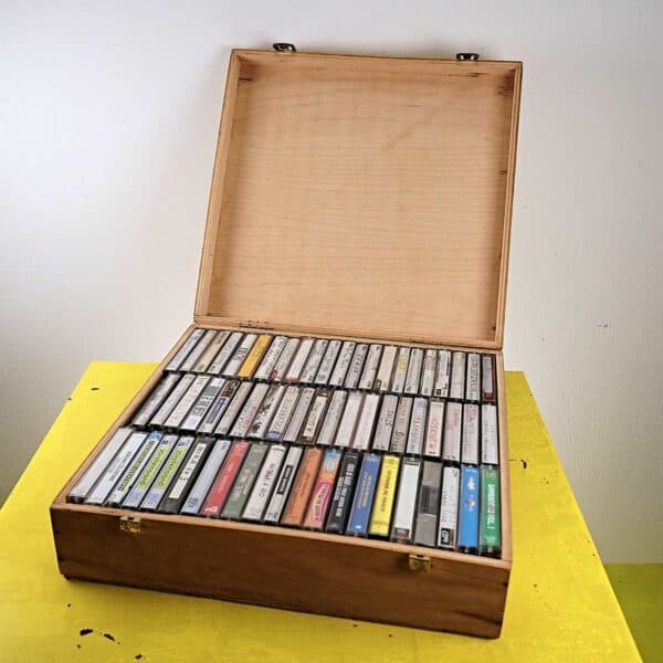 Lotto di musicassette vintage originali e registrate con cassetta in legno