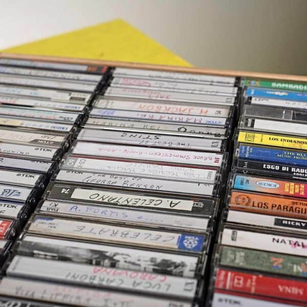 Lotto di musicassette vintage originali e registrate con cassetta in legno - immagine 3