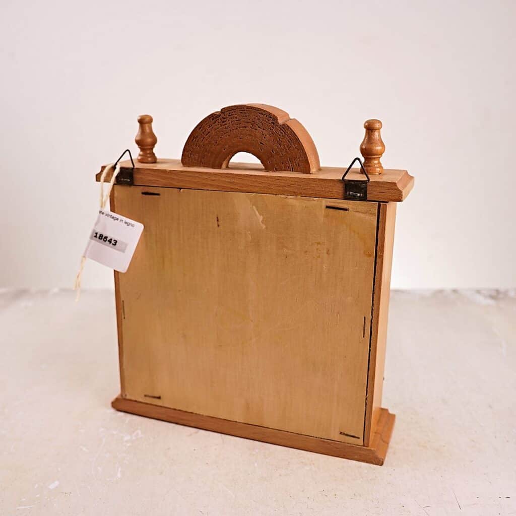 Porta spezie in legno da parete - 2 ripiani e ganci in metallo - Italia
