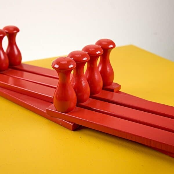 attaccapanni da parete vintage in legno rosso allungabile - immagine 2