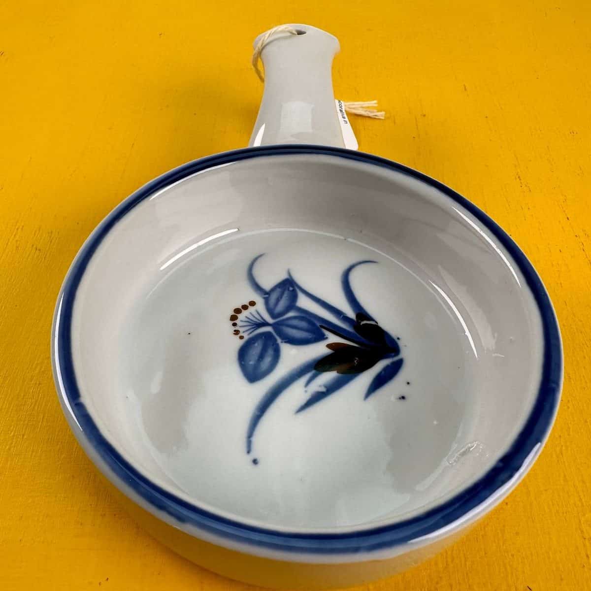 Una piccola casseruola, e il lungo viaggio della ceramica coreana sulla tavola 1 Piccola casseruola decorativa in ceramica vista dall'alto