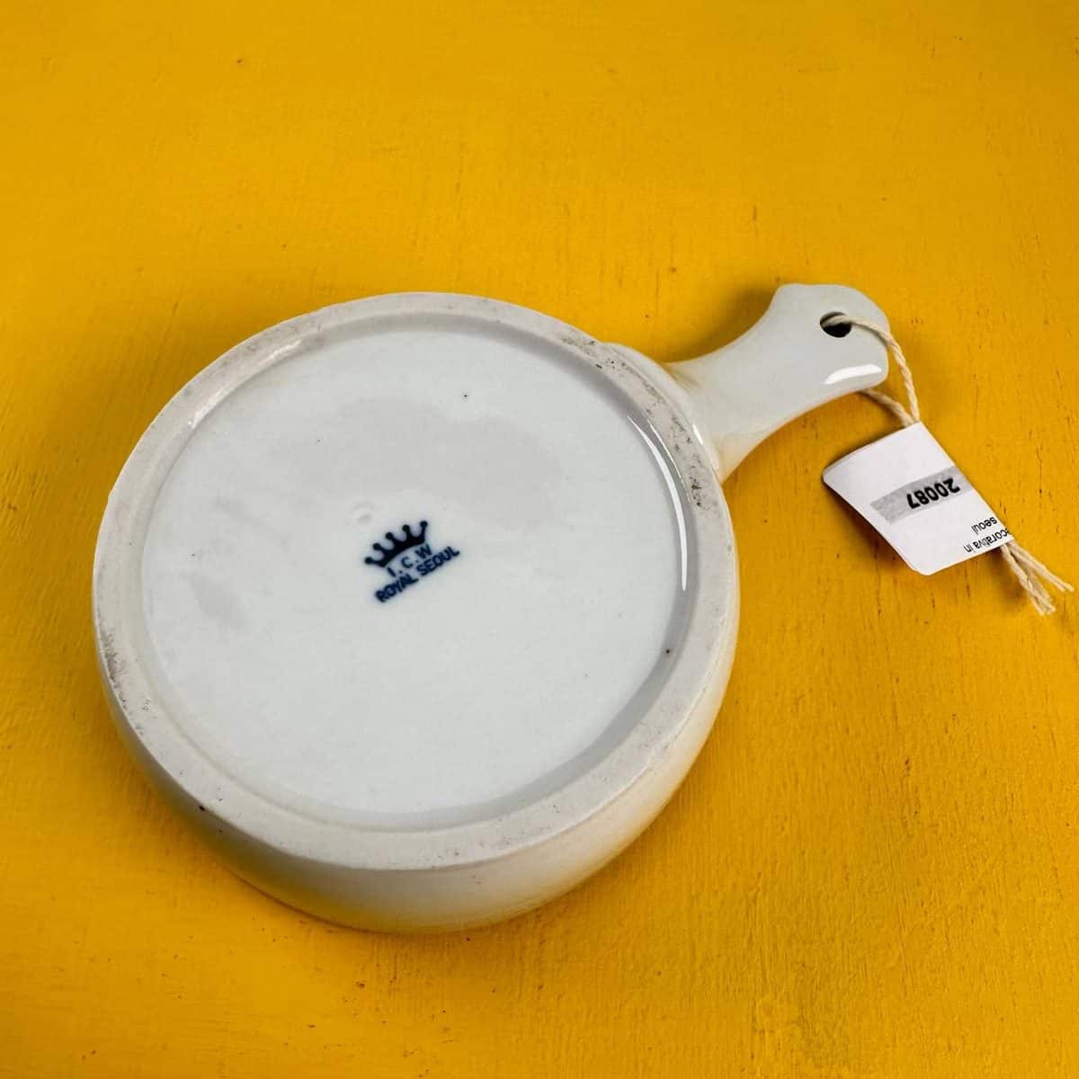 Una piccola casseruola, e il lungo viaggio della ceramica coreana sulla tavola 2 Dettaglio laterale di una piccola casseruola decorativa in ceramica