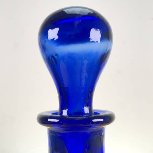 bottiglia in vetro blu realizzata con vetro reciclato, made in spain - immagine 2