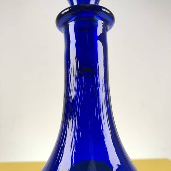 bottiglia in vetro blu realizzata con vetro reciclato, made in spain - immagine 4