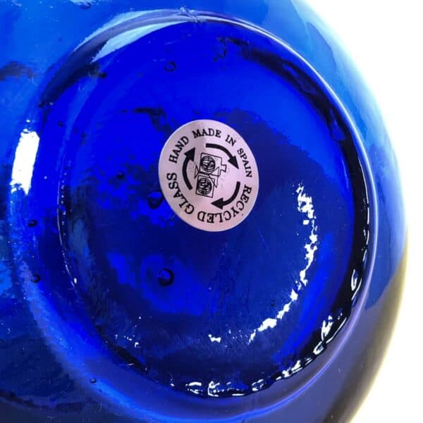 bottiglia in vetro blu realizzata con vetro reciclato, made in spain - immagine 5
