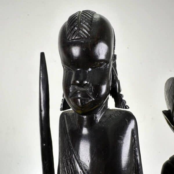 coppia di statue etniche intagliate nel legno - immagine 2
