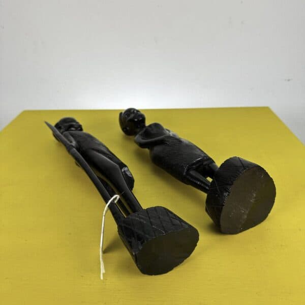 coppia di statue etniche intagliate nel legno - immagine 7