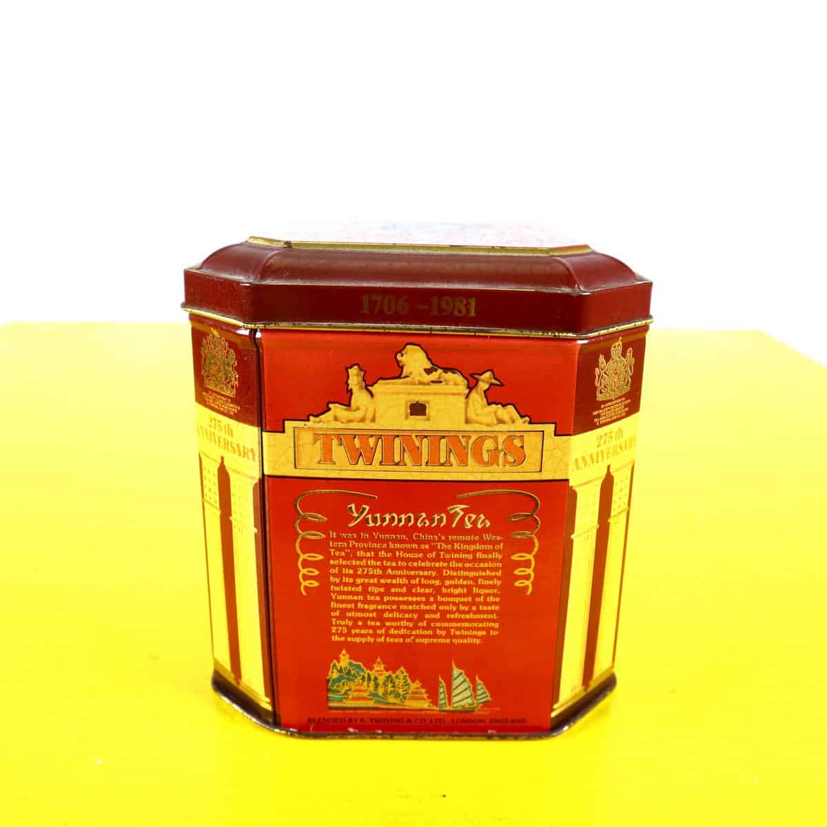 Una scatola Twinings del 1981 e la lunga vita della latta da tè 2 Dettaglio della scatola in latta Twinings del 1981