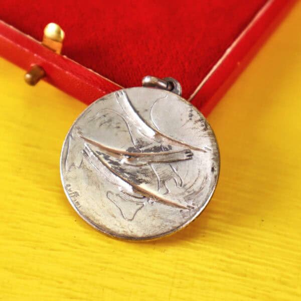 medaglia vintage commemorativa in argento punzonato 800 aeronautica militare - immagine 2