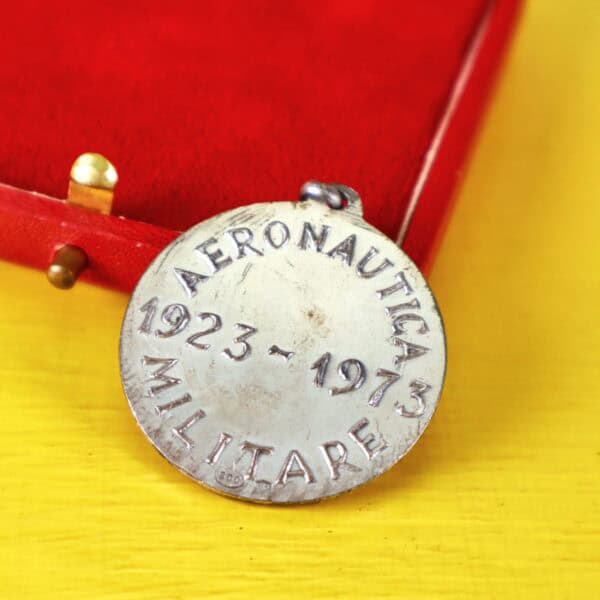 medaglia vintage commemorativa in argento punzonato 800 aeronautica militare - immagine 3