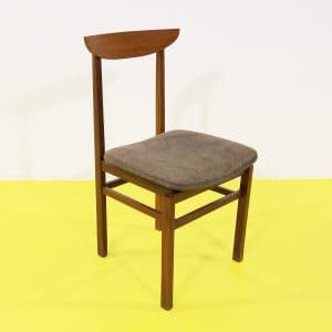 Sedia in legno con seduta imbottita tessuto marrone