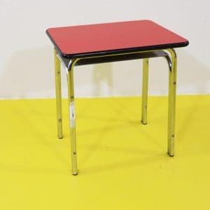 Tavolino metallo cromato con piano laminato rosso bordi neri