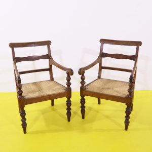 Coppia poltroncine vintage in legno con seduta impagliata
