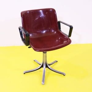 Sedia girevole Tecno Modus in plastica bordeaux con braccioli neri