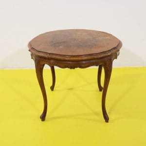 Tavolino rotondo stile Luigi XV in noce con piano in radica