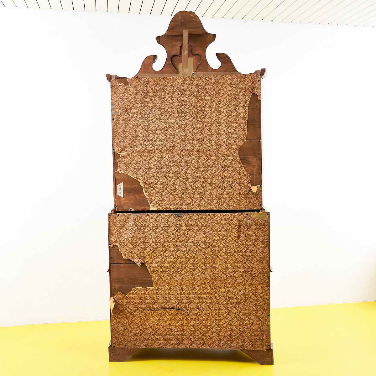 Il trumeau dei primi del Novecento: un mobile a doppio corpo tra esposizione e custodia 1 Trumeau primi Novecento in legno con alzata vetrata