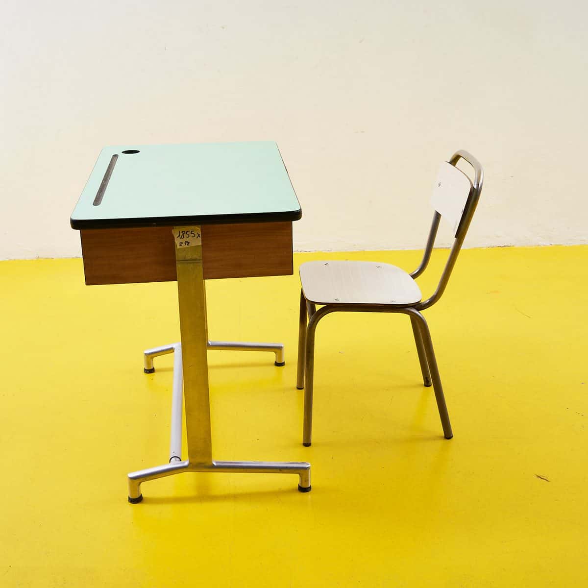 Banco scrivania da bambini: storia, misure e design 2 Sedia abbinata a scrivania vintage in metallo e legno