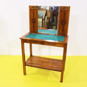 Toeletta in legno con specchiera e piano in panno verde