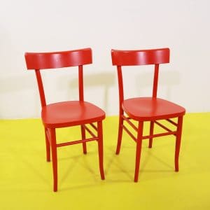 Sedie vintage in legno rosso coppia classica robuste