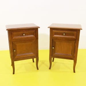 Ultimi arrivi 24 Coppia di comodini eleganti in legno con gambe mosse