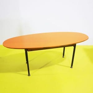 Ultimi arrivi 1 Tavolino ovale con piano in legno arancione e base in metallo, anni 70