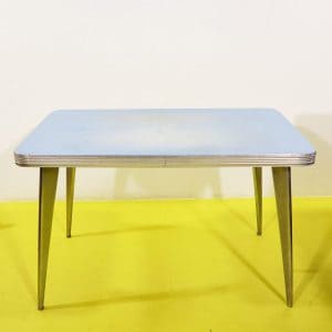 Ultimi arrivi 19 Tavolo rettangolare in laminato azzurro con gambe in metallo